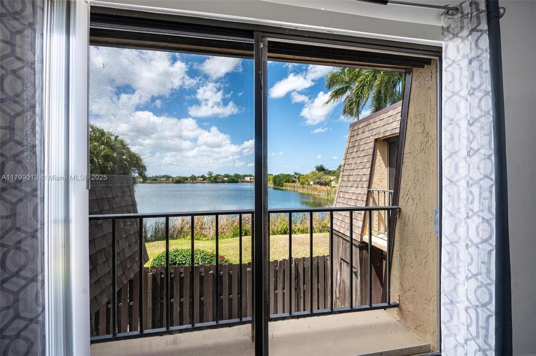 En Venta: $315,000 (3 camas, 2 baños, 1500 Pies cuadrados)