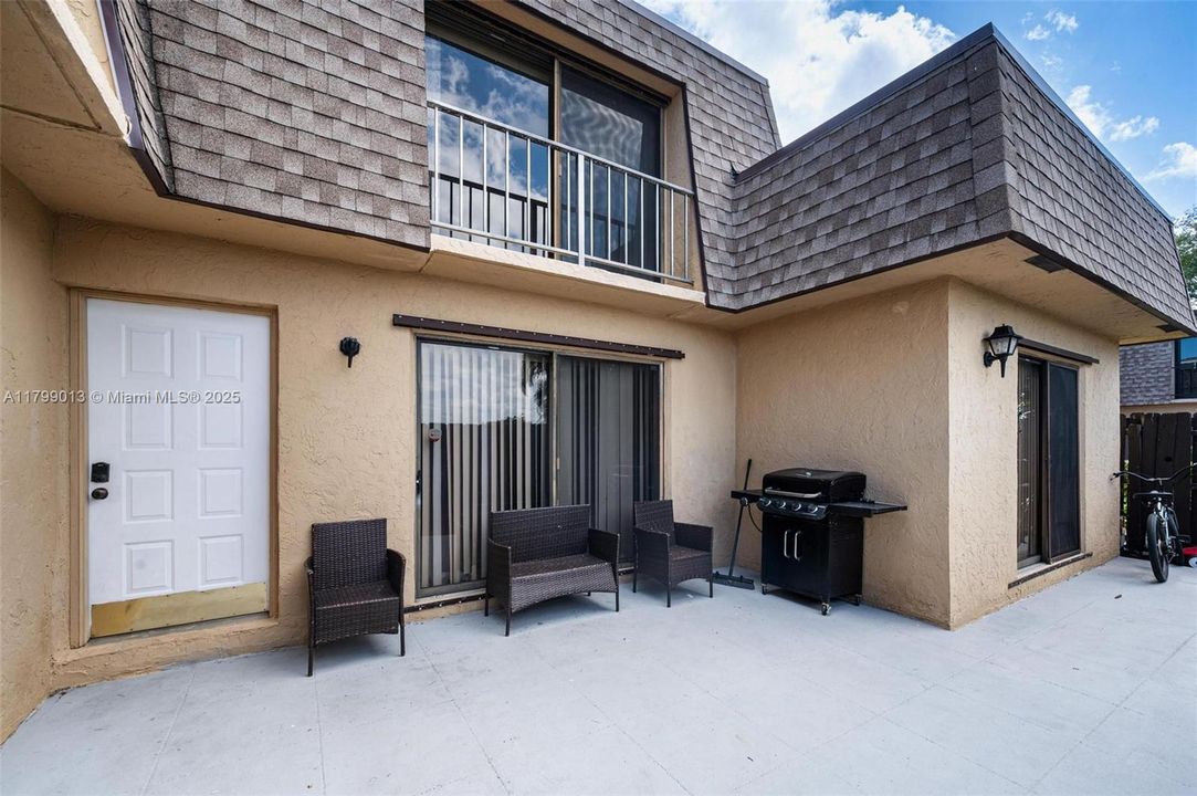 En Venta: $315,000 (3 camas, 2 baños, 1500 Pies cuadrados)