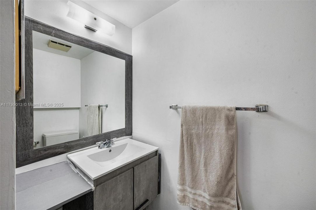 En Venta: $315,000 (3 camas, 2 baños, 1500 Pies cuadrados)