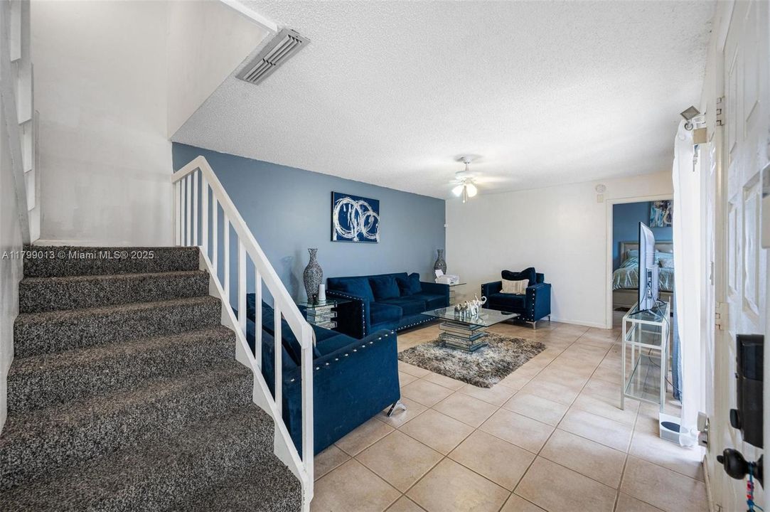 En Venta: $315,000 (3 camas, 2 baños, 1500 Pies cuadrados)