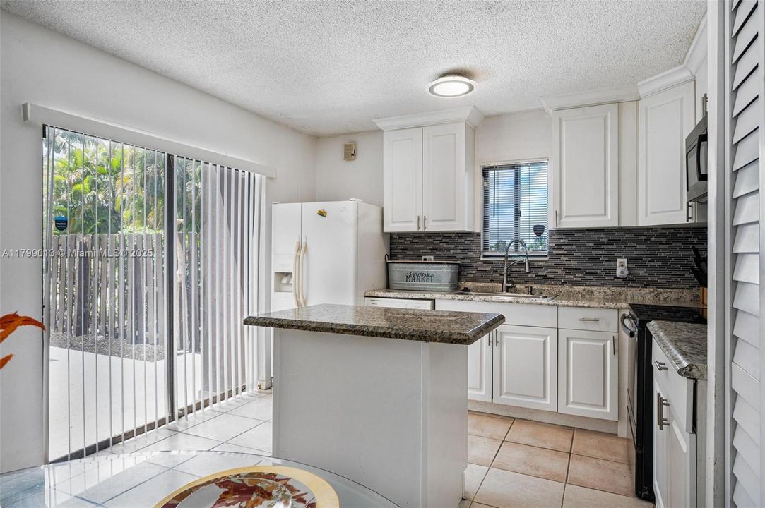 En Venta: $315,000 (3 camas, 2 baños, 1500 Pies cuadrados)