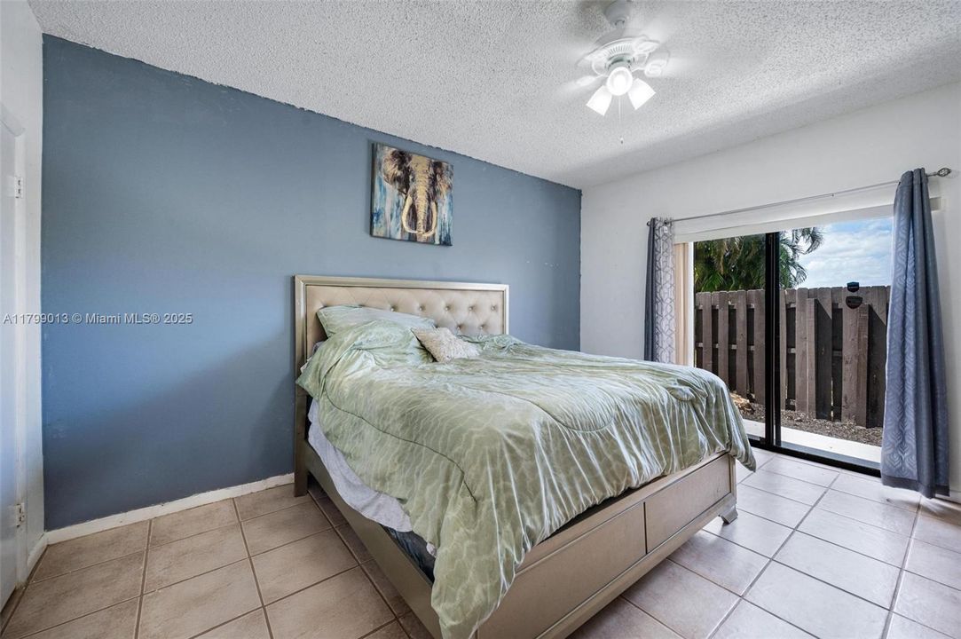 En Venta: $315,000 (3 camas, 2 baños, 1500 Pies cuadrados)