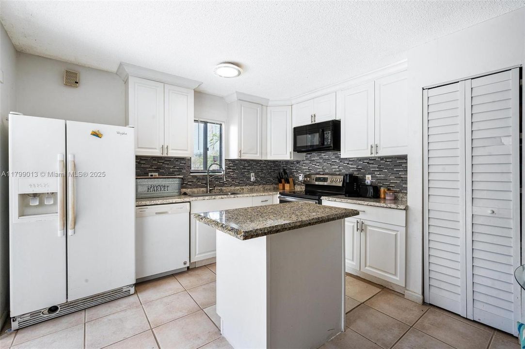 En Venta: $315,000 (3 camas, 2 baños, 1500 Pies cuadrados)