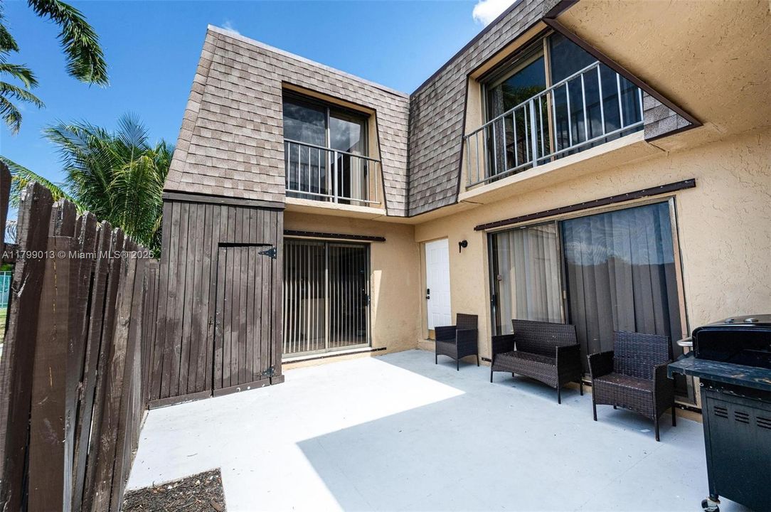 En Venta: $315,000 (3 camas, 2 baños, 1500 Pies cuadrados)