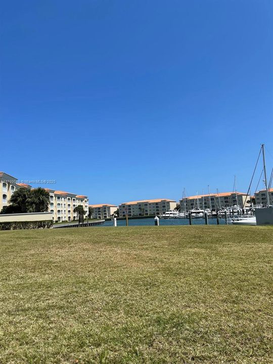 For Sale: $459,000 (2 beds, 2 baths, 1989 Square Feet)