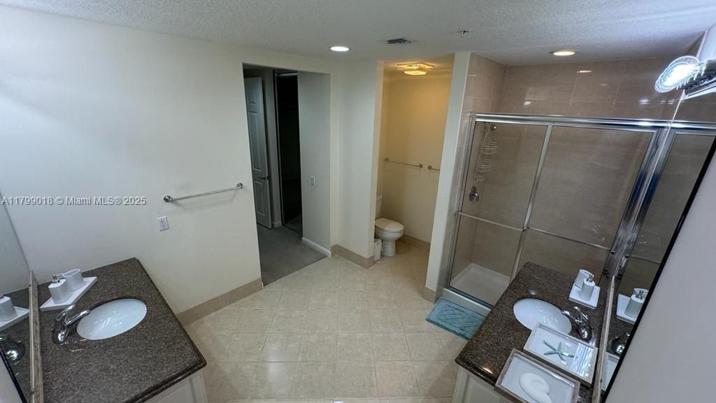 For Sale: $459,000 (2 beds, 2 baths, 1989 Square Feet)