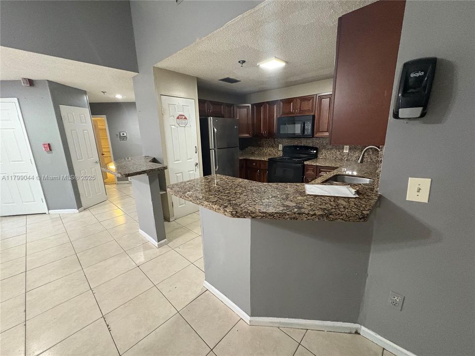 Недавно продано: $610,000 (0 спален, 0 ванн, 2502 Квадратных фут)