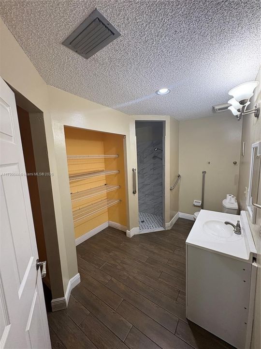 Недавно продано: $610,000 (0 спален, 0 ванн, 2502 Квадратных фут)