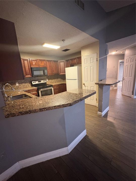 Недавно продано: $610,000 (0 спален, 0 ванн, 2502 Квадратных фут)