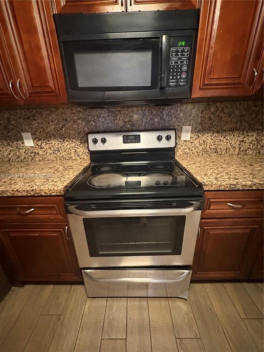 Недавно продано: $610,000 (0 спален, 0 ванн, 2502 Квадратных фут)