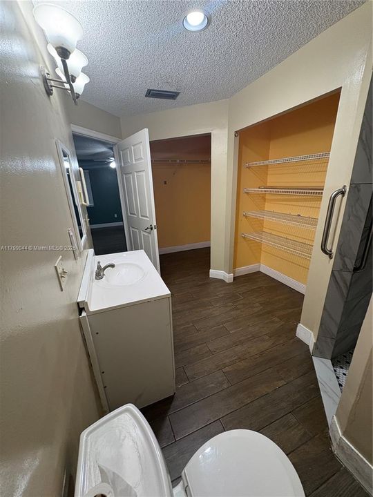 Недавно продано: $610,000 (0 спален, 0 ванн, 2502 Квадратных фут)