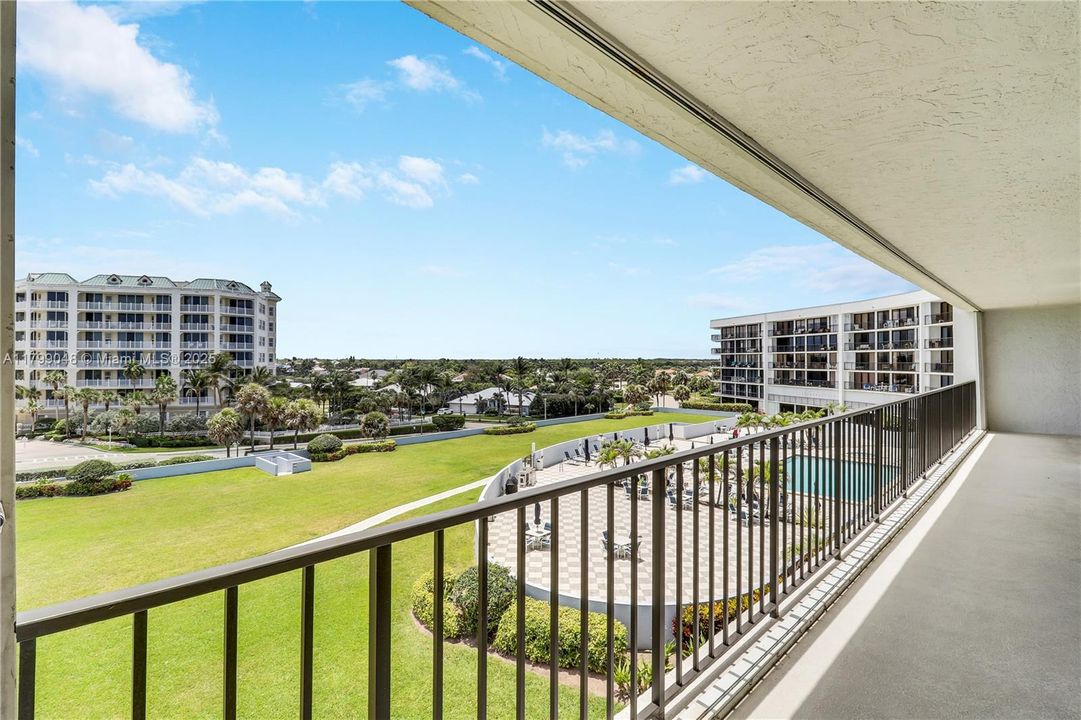 Recently Sold: $800,000 (2 beds, 2 baths, 1485 Square Feet)