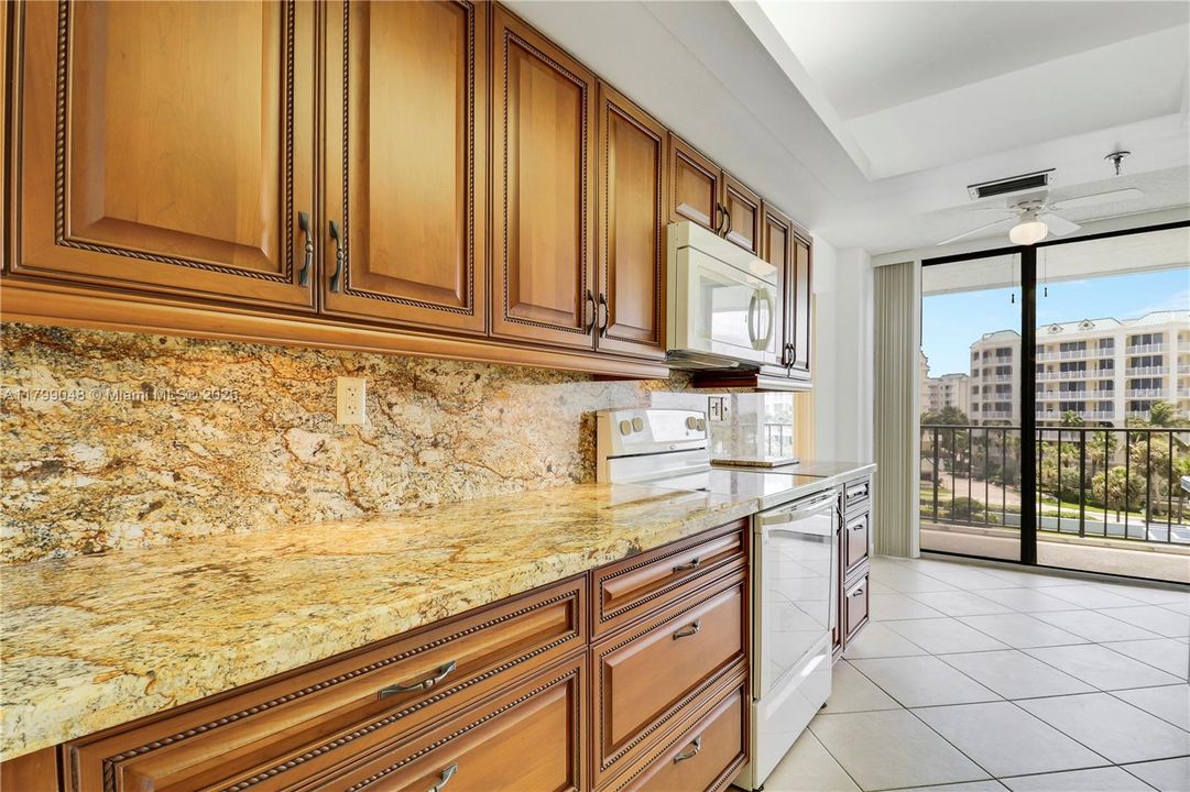 Recently Sold: $800,000 (2 beds, 2 baths, 1485 Square Feet)