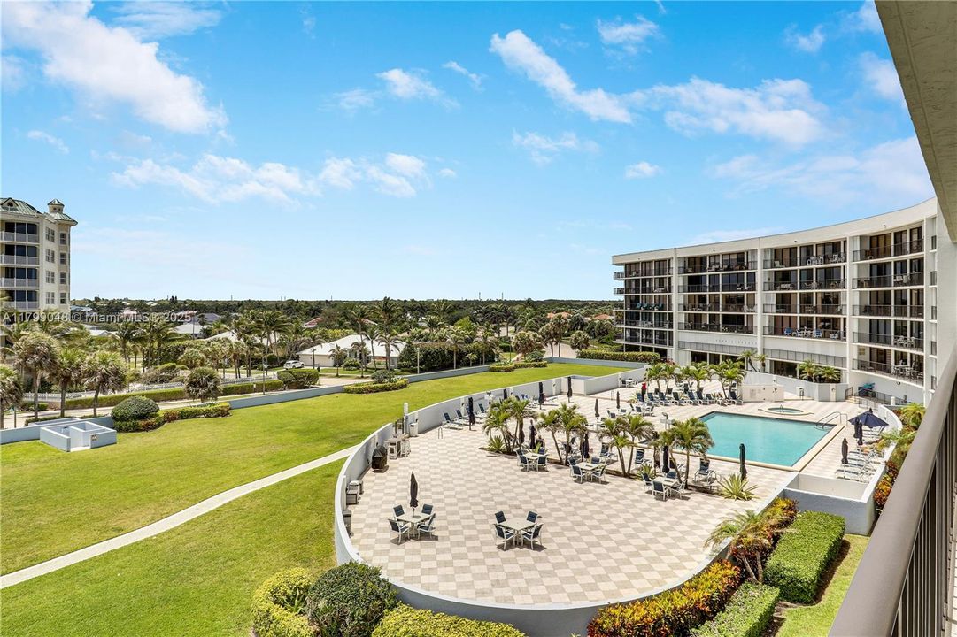 Recently Sold: $800,000 (2 beds, 2 baths, 1485 Square Feet)