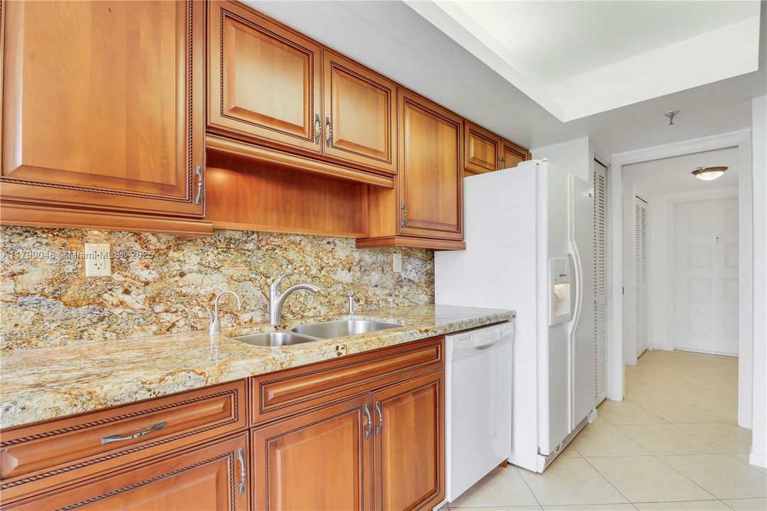 Recently Sold: $800,000 (2 beds, 2 baths, 1485 Square Feet)