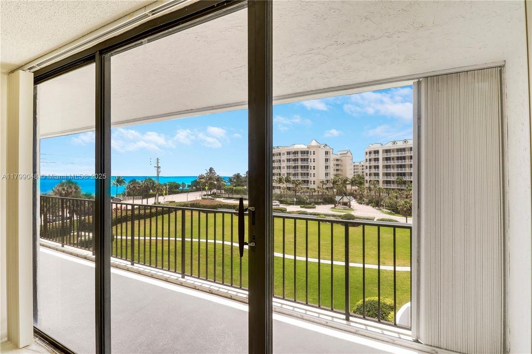 Recently Sold: $800,000 (2 beds, 2 baths, 1485 Square Feet)