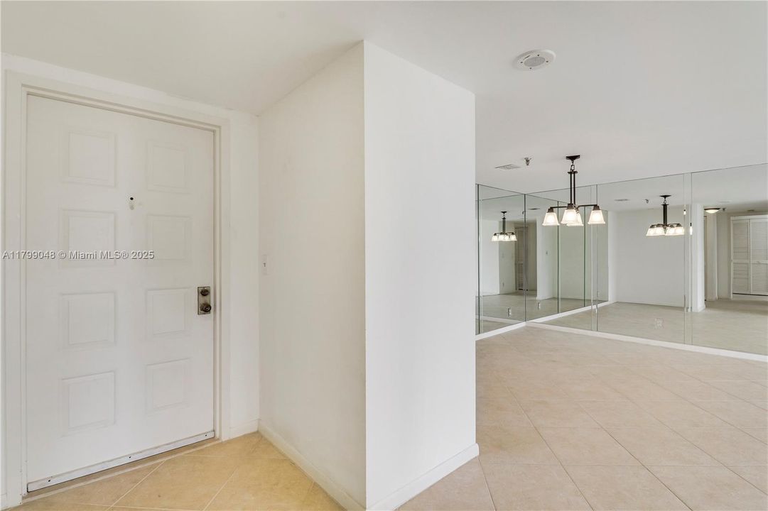 Recently Sold: $800,000 (2 beds, 2 baths, 1485 Square Feet)