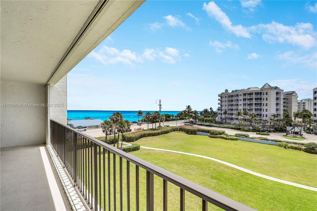 Recently Sold: $800,000 (2 beds, 2 baths, 1485 Square Feet)