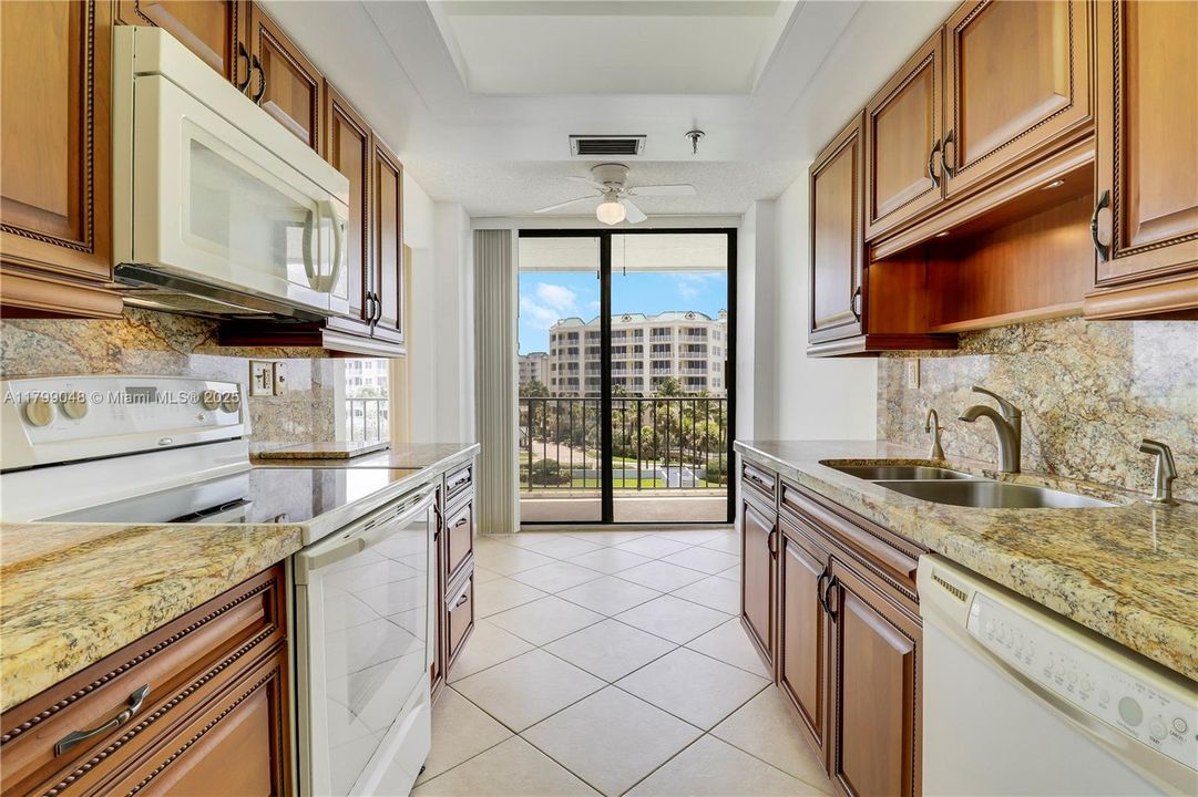 Recently Sold: $800,000 (2 beds, 2 baths, 1485 Square Feet)