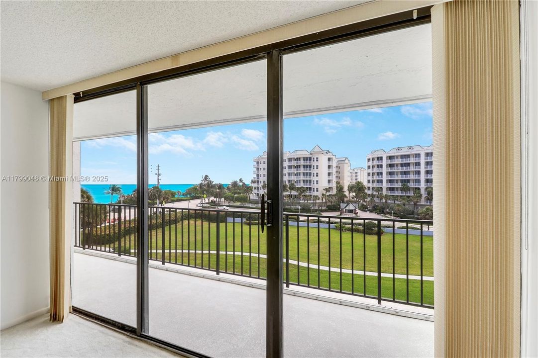 Recently Sold: $800,000 (2 beds, 2 baths, 1485 Square Feet)