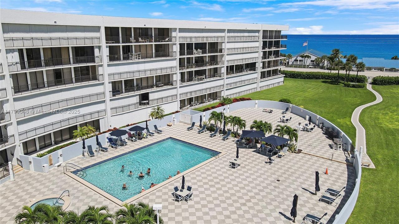 Recently Sold: $800,000 (2 beds, 2 baths, 1485 Square Feet)