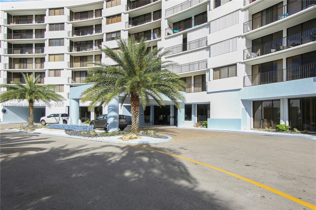 Recently Sold: $800,000 (2 beds, 2 baths, 1485 Square Feet)