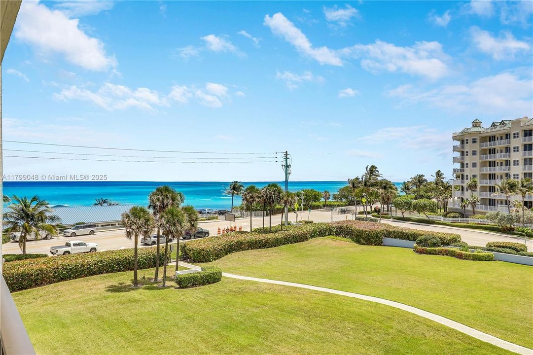 Recently Sold: $800,000 (2 beds, 2 baths, 1485 Square Feet)