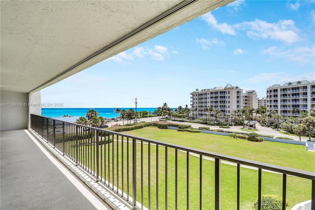 Recently Sold: $800,000 (2 beds, 2 baths, 1485 Square Feet)