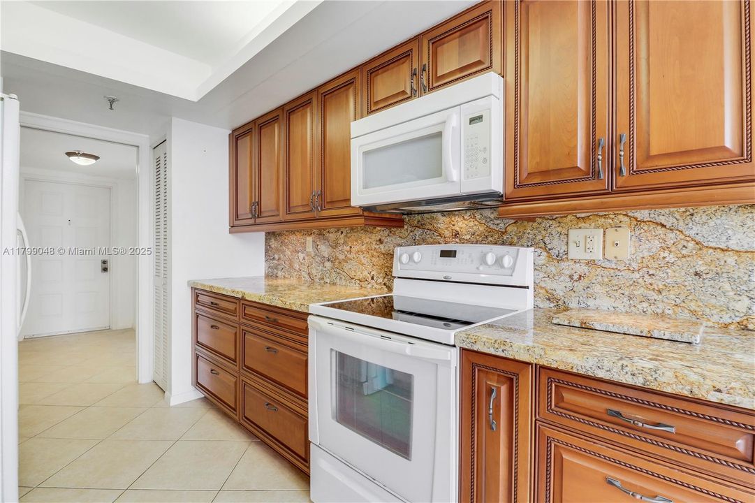 Recently Sold: $800,000 (2 beds, 2 baths, 1485 Square Feet)