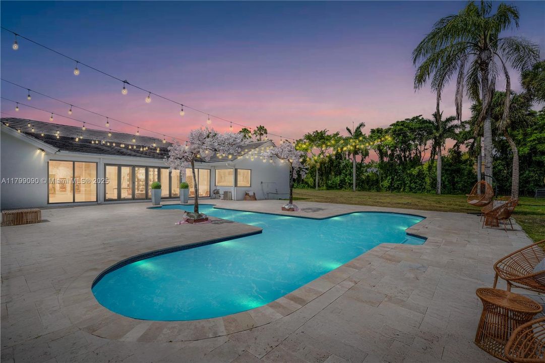 待售: $2,900,000 (5 贝兹, 2 浴室, 4396 平方英尺)