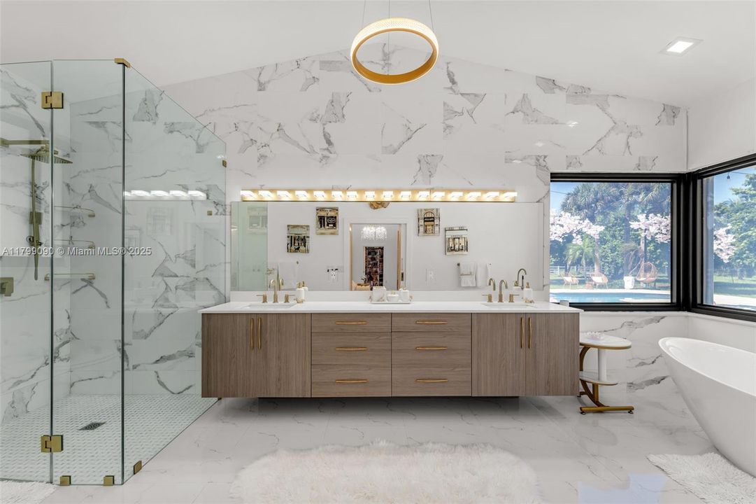 待售: $2,900,000 (5 贝兹, 2 浴室, 4396 平方英尺)