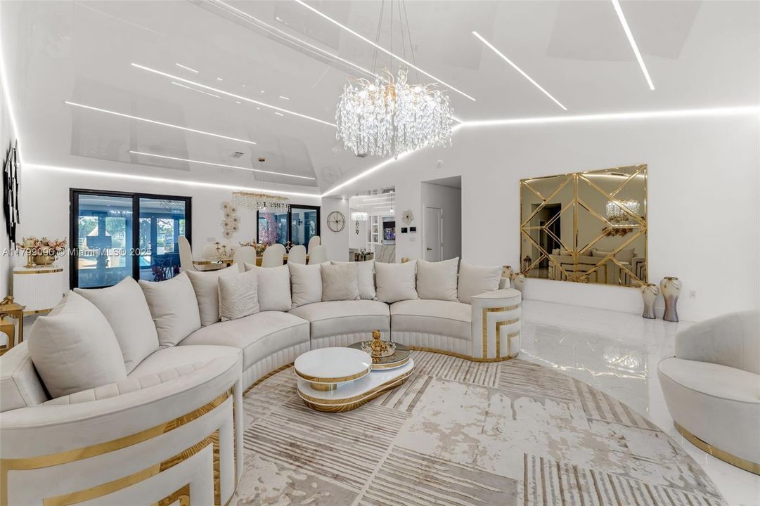 待售: $2,900,000 (5 贝兹, 2 浴室, 4396 平方英尺)