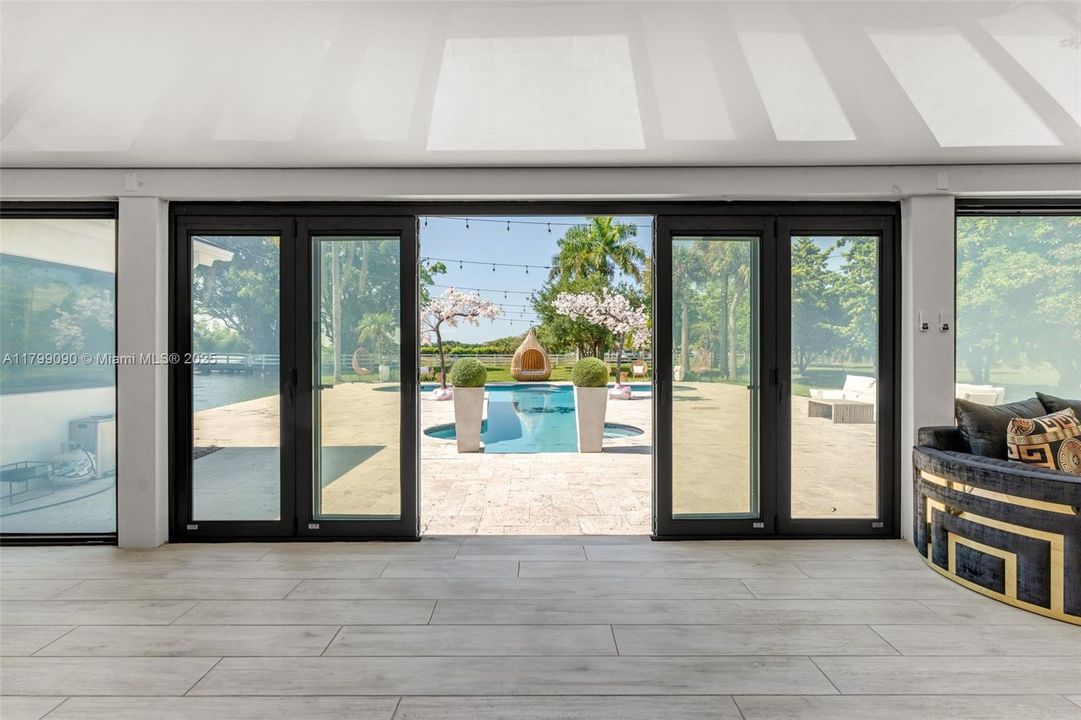 待售: $2,900,000 (5 贝兹, 2 浴室, 4396 平方英尺)