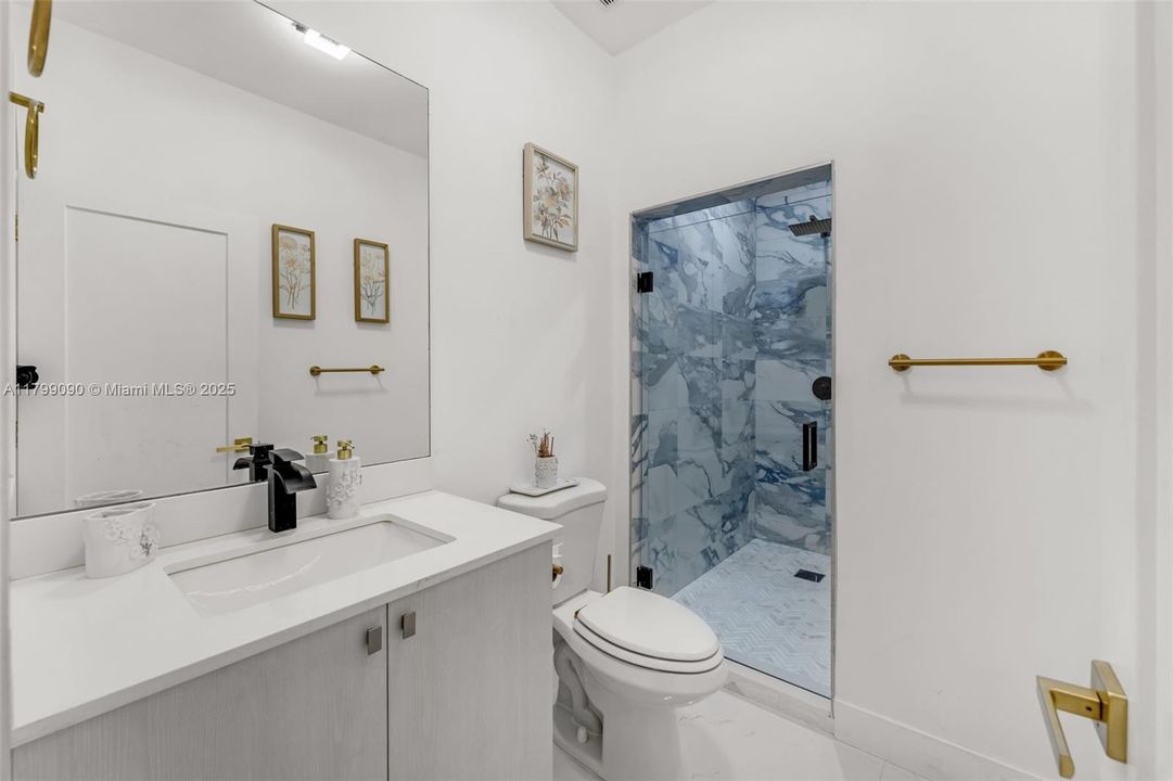 待售: $2,900,000 (5 贝兹, 2 浴室, 4396 平方英尺)