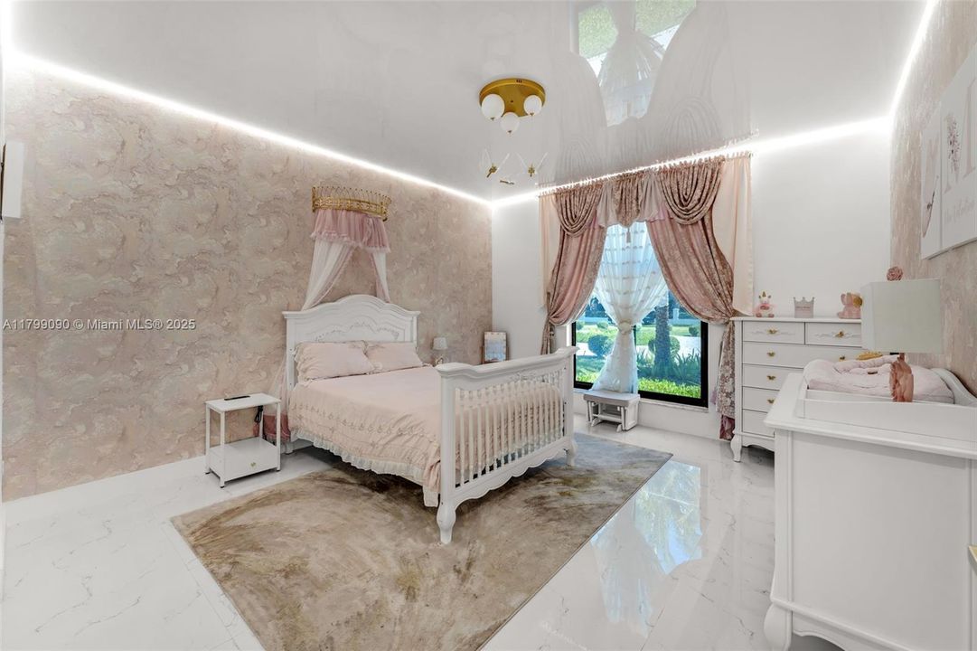 待售: $2,900,000 (5 贝兹, 2 浴室, 4396 平方英尺)