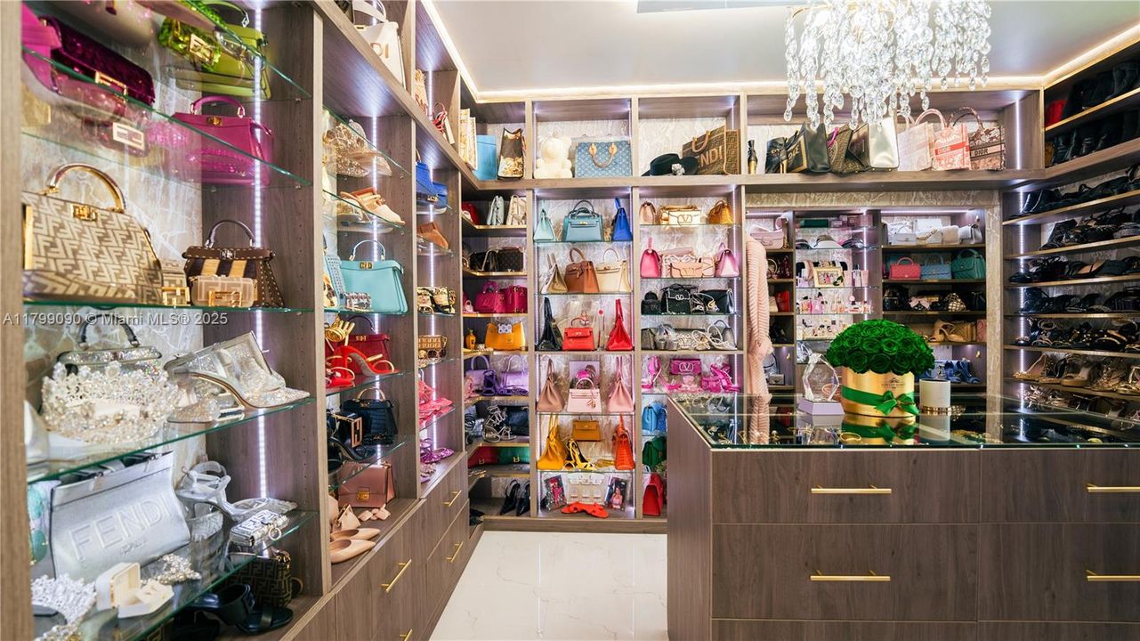 待售: $2,900,000 (5 贝兹, 2 浴室, 4396 平方英尺)