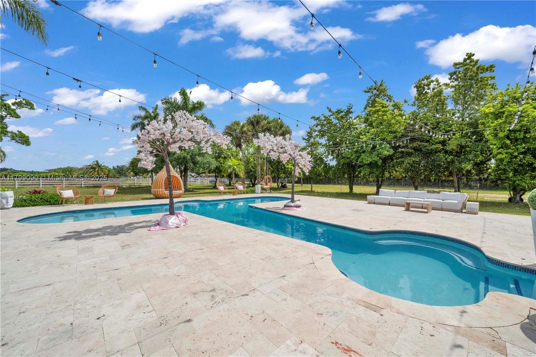 待售: $2,900,000 (5 贝兹, 2 浴室, 4396 平方英尺)