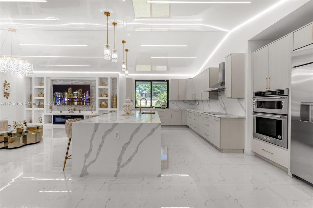 待售: $2,900,000 (5 贝兹, 2 浴室, 4396 平方英尺)