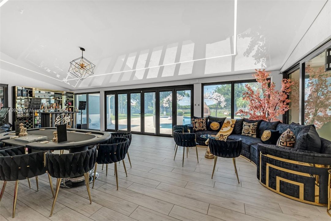 待售: $2,900,000 (5 贝兹, 2 浴室, 4396 平方英尺)