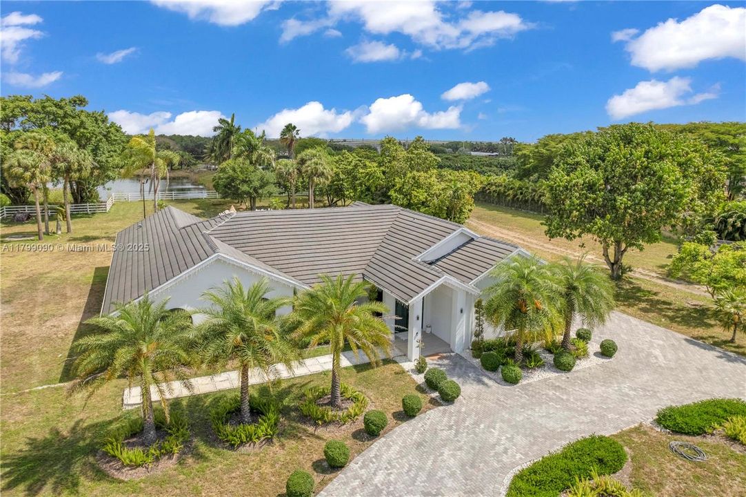 待售: $2,900,000 (5 贝兹, 2 浴室, 4396 平方英尺)