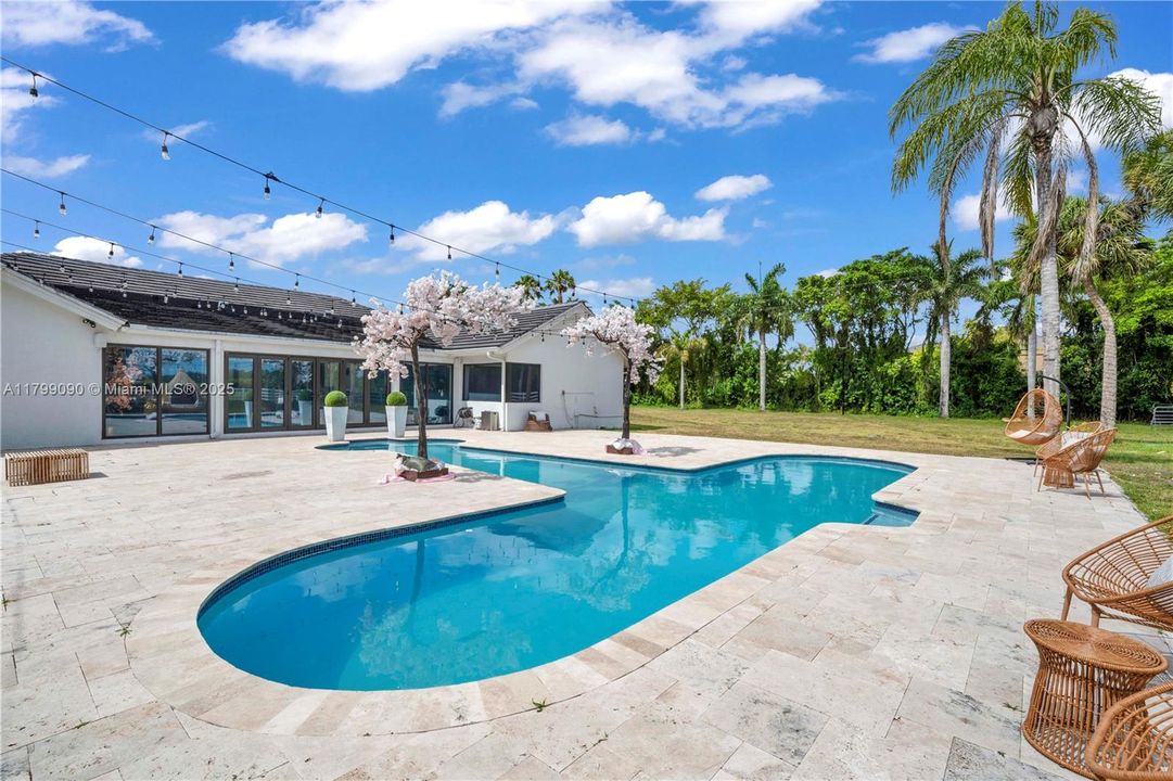 待售: $2,900,000 (5 贝兹, 2 浴室, 4396 平方英尺)