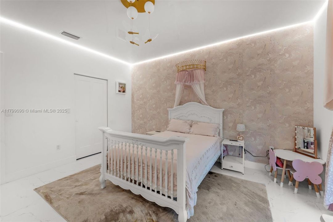 待售: $2,900,000 (5 贝兹, 2 浴室, 4396 平方英尺)