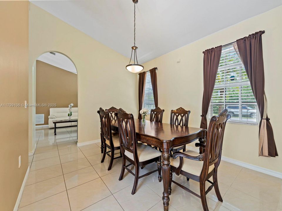 Recently Sold: $799,900 (4 beds, 3 baths, 2401 Square Feet)