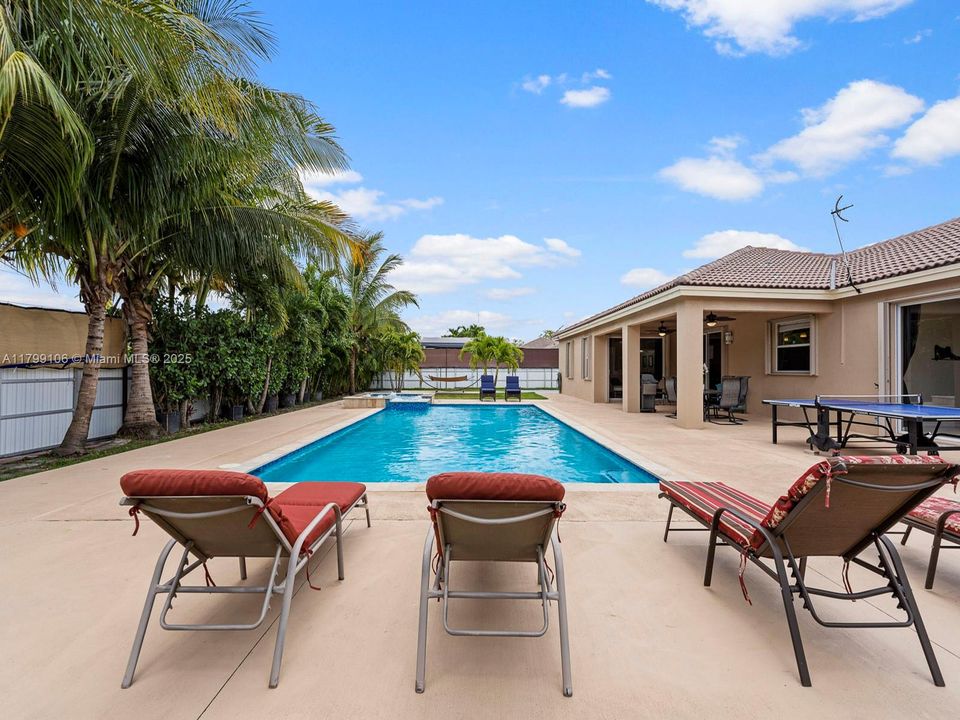 Recently Sold: $799,900 (4 beds, 3 baths, 2401 Square Feet)