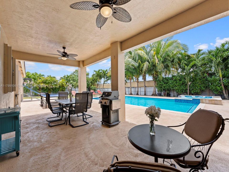 Recently Sold: $799,900 (4 beds, 3 baths, 2401 Square Feet)