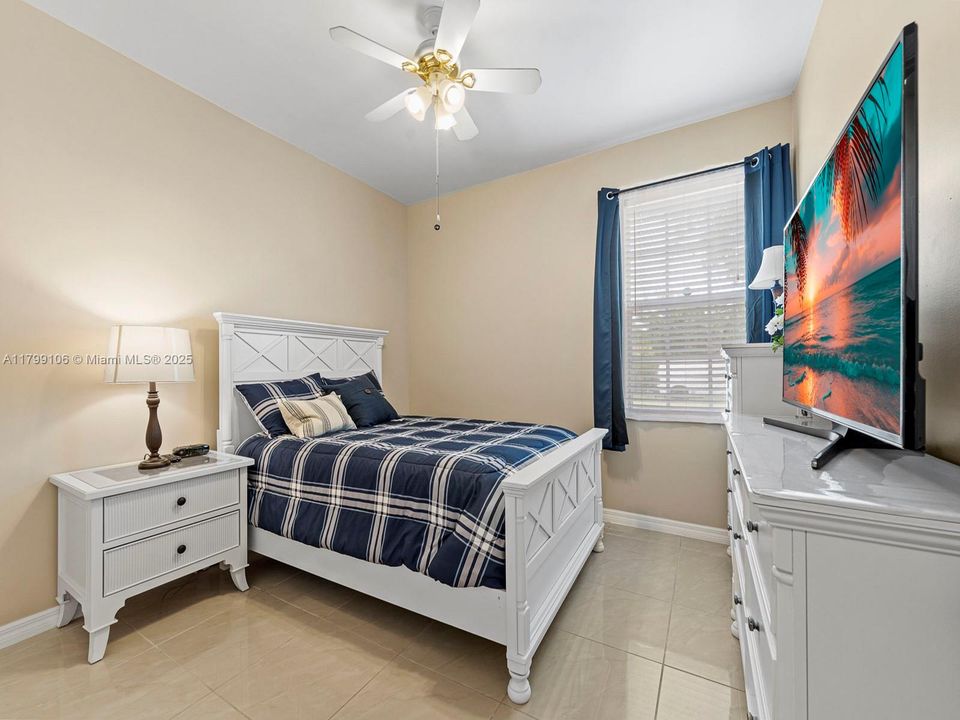 Recently Sold: $799,900 (4 beds, 3 baths, 2401 Square Feet)