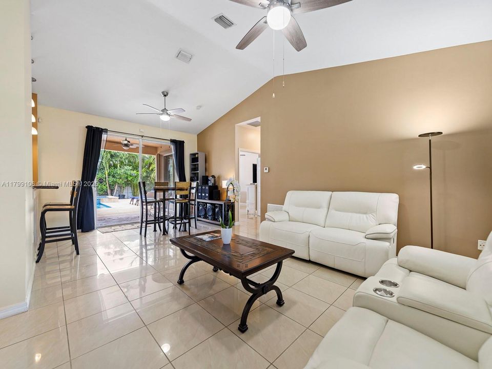 Recently Sold: $799,900 (4 beds, 3 baths, 2401 Square Feet)