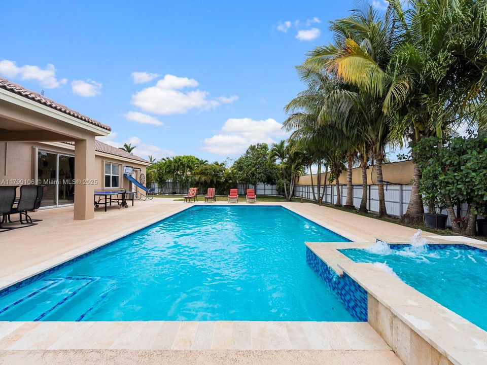 Recently Sold: $799,900 (4 beds, 3 baths, 2401 Square Feet)