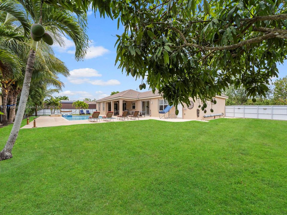 Recently Sold: $799,900 (4 beds, 3 baths, 2401 Square Feet)