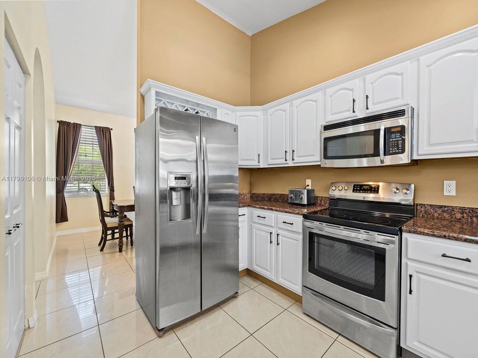 Recently Sold: $799,900 (4 beds, 3 baths, 2401 Square Feet)